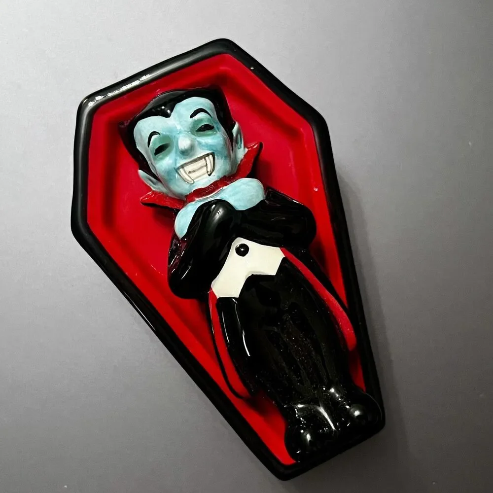 Halloween Dracula Vampire And Coffin Salt And Pepper Set New NIB Cracker Barrel